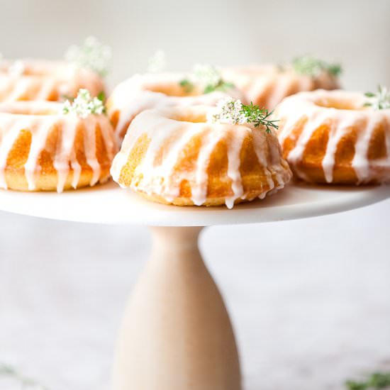 MARY BERRY’S LEMON DRIZZLE CAKE