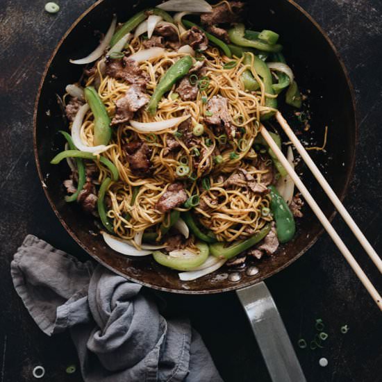Chinese Beef Chow Mein (牛肉炒面)
