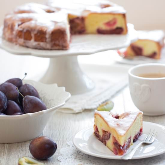Cake with Plums and Lemon Glaze