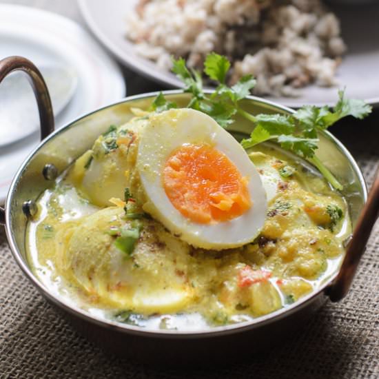 Eggs in Spiced Yogurt Sauce