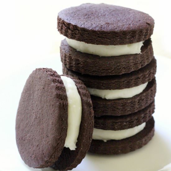 Homemade GF/V Oreo Cookies