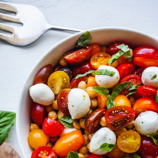 Easy Chickpea Caprese Salad