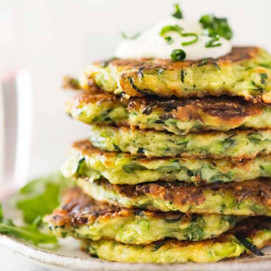 CRISPY ZUCCHINI FRITTERS