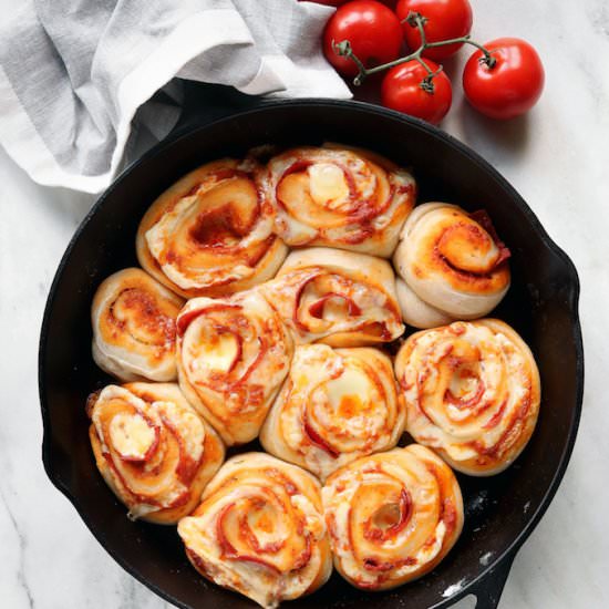 Simple 6-Ingredient Pizza Rolls