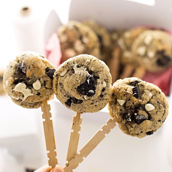 Cookies and Cream Cookie Pops