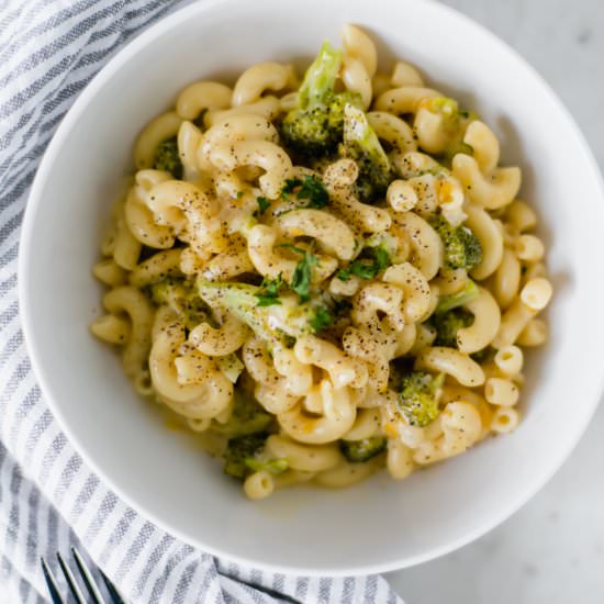 One Pot Broccoli Mac and Cheese