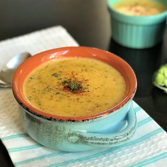 Instant Pot Broccoli Cheddar Soup