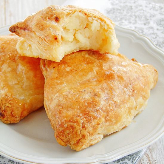 Saudi cones from puff pastry