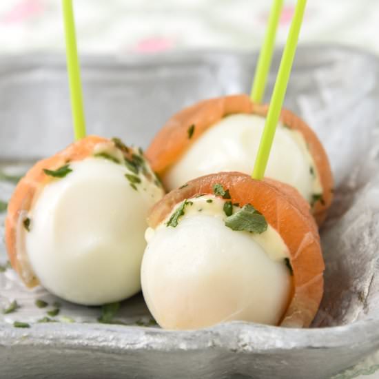 Quail egg with smoked salmon