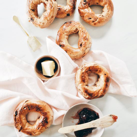 The Best Cinnamon Raisin Bagels