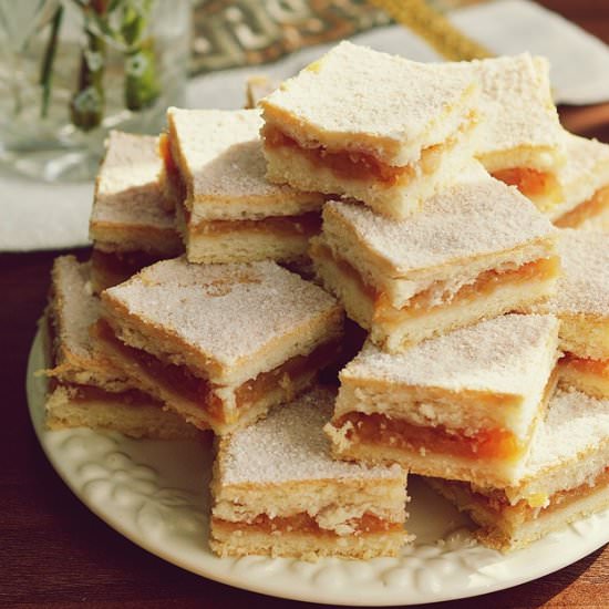Simple apple cake