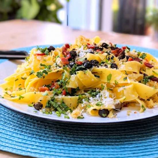 Pasta with crispy capers