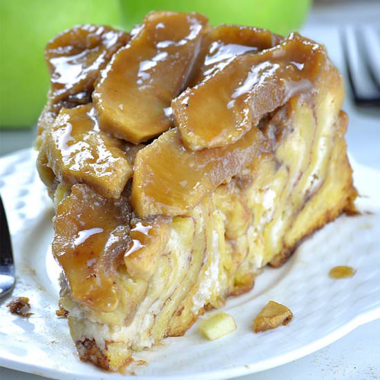 Apple Cinnamon Roll Cake