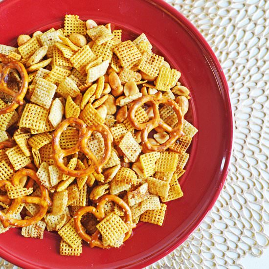 EASY TO MAKE CROCKPOT CHEX MIX