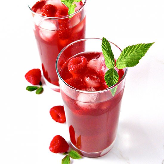 Homemade Raspberry Iced Tea
