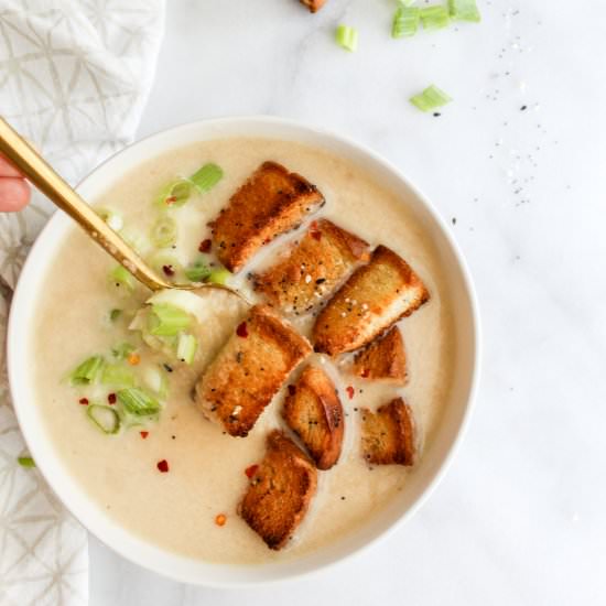 Cheesy Cauliflower Soup w/ Croutons