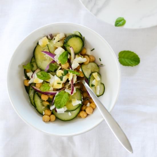 Cucumber and chickpeas salad