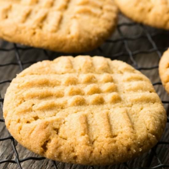 CLASSIC PEANUT BUTTER COOKIES