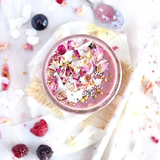 Golden Spiced Ginger-Berry Smoothie