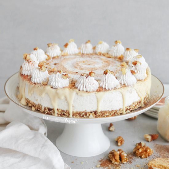 Cinnamon roll cheesecake