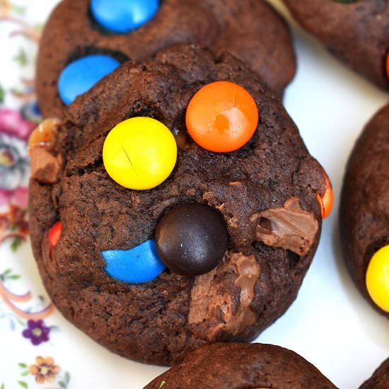 M&M Chocolate Cookies