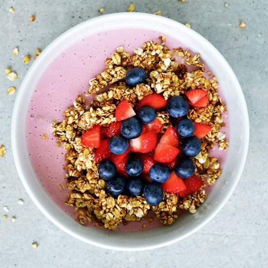GRANOLA WITH STRAWBERRY YOGURT