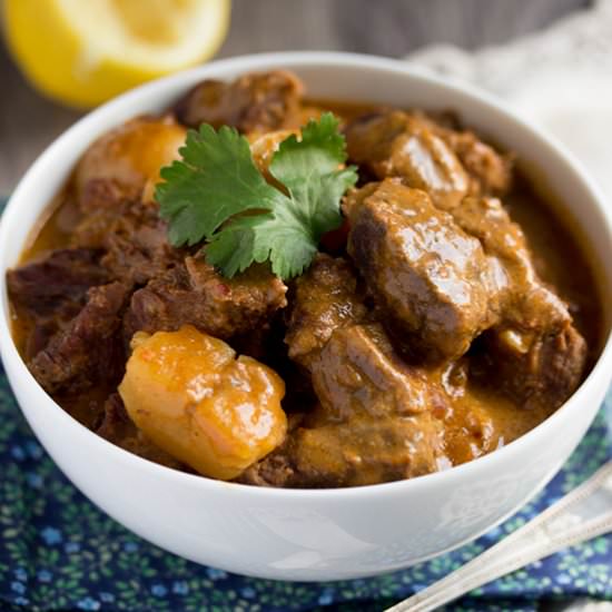 Slow Cooker Beef Massaman Curry