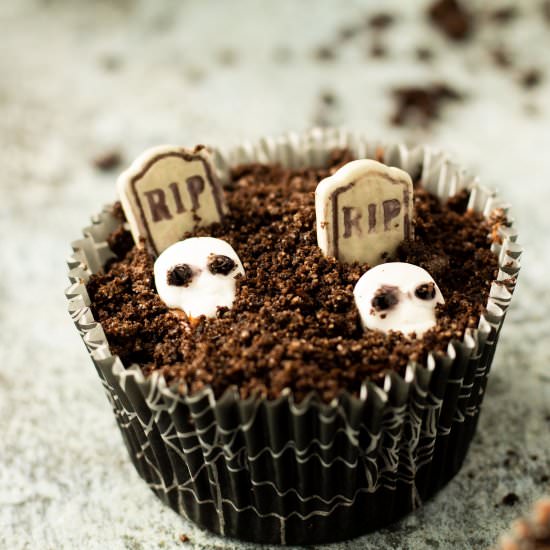 Spooky Graveyard Cupcakes