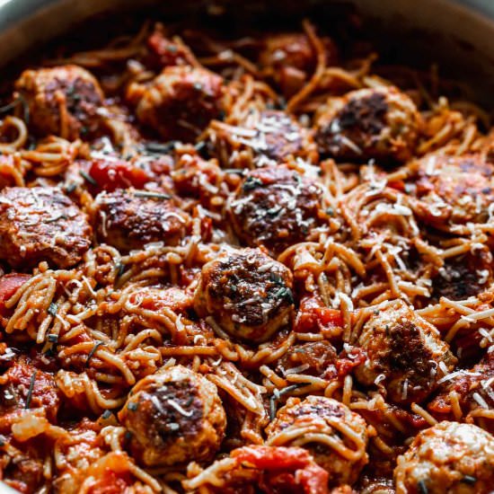 One Pot Spaghetti & Meatballs