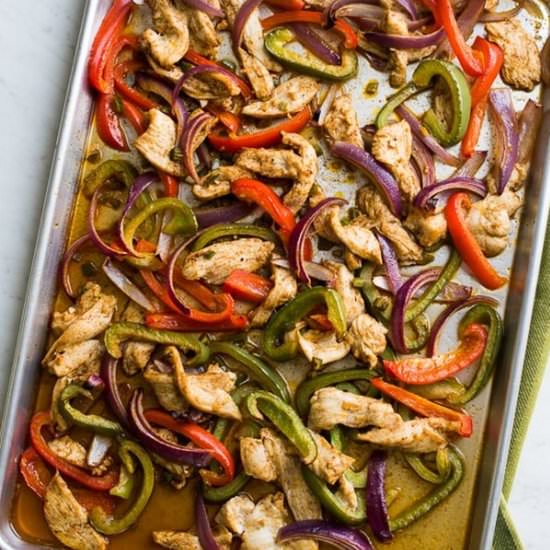 baked sheet pan chicken fajitas
