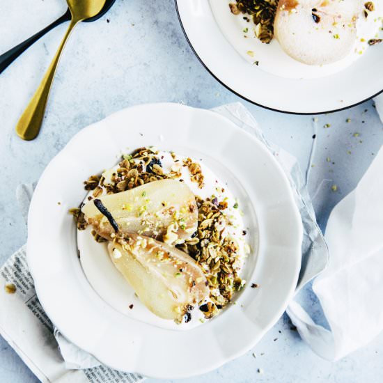 Breakfast granola with pears