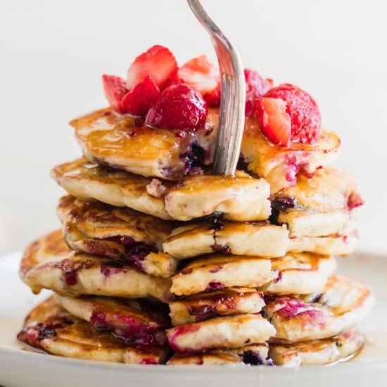Vegan Berry Banana Pancakes