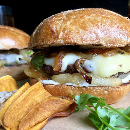 camembert burgers & sautéed apples