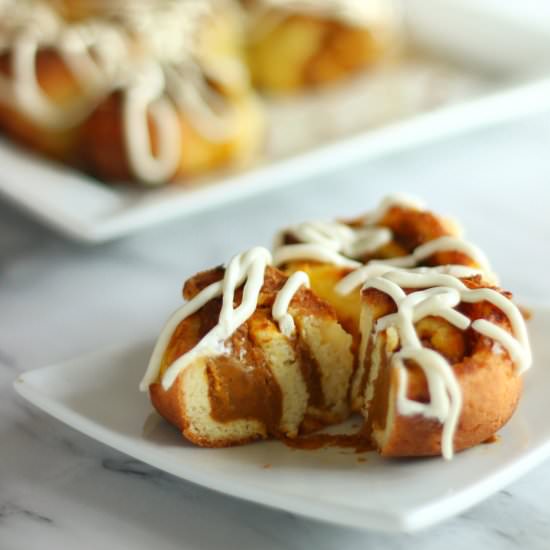 Keto Pumpkin Cinnamon Rolls