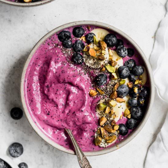 Banana Berry Kefir Smoothie Bowl