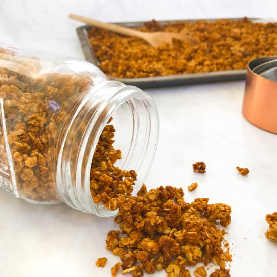 HEALTHY PEANUT BUTTER GRANOLA