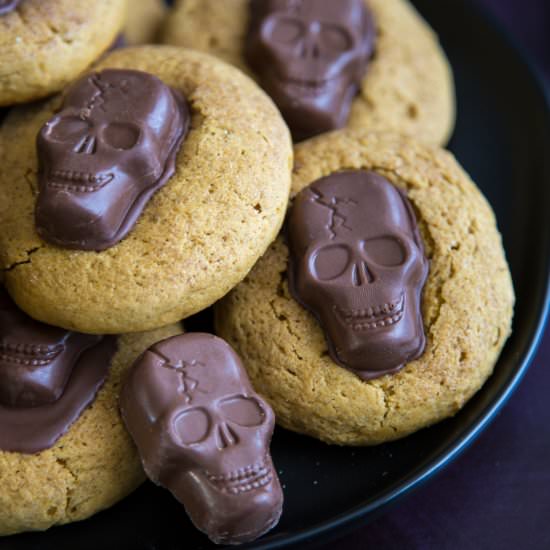 Peanut Butter Skull Pumpkin Cookies