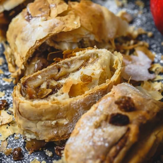 Easy Phyllo Apple Strudel