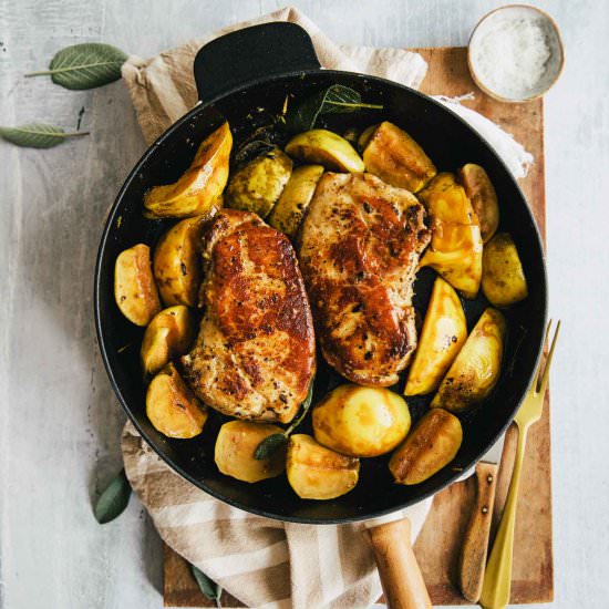 Pork chops with apples