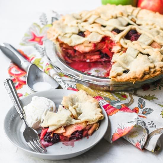 Blackberry apple pie