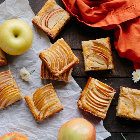 Apple Almond Shortbread Bars