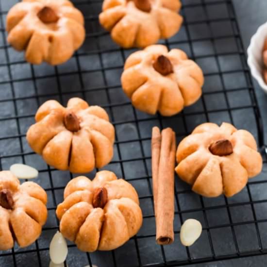 Shaped like pumpkin cookies