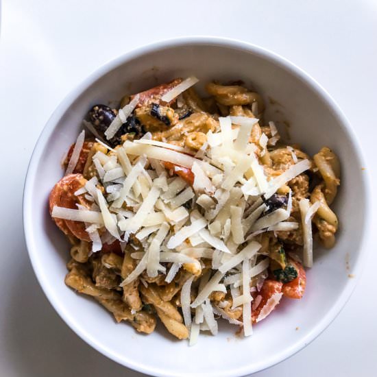 Red Pesto Pasta with Roasted Veggie