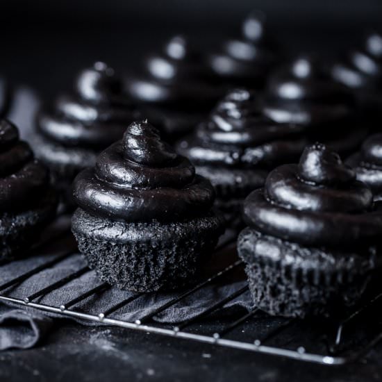 Black Heart Halloween Cupcakes