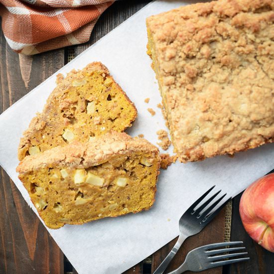 Pumpkin apple streusel bread