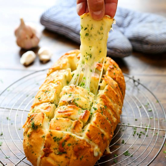 Cheesy Pull-Apart Garlic Bread