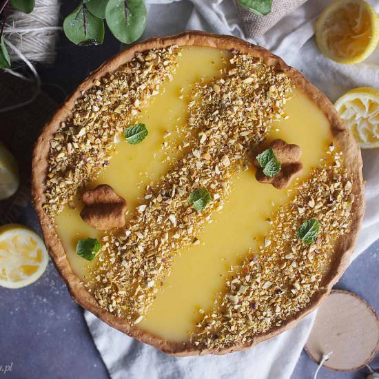 Lemon tart with pistachios