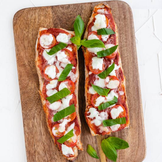 Quick Baguette Pizza