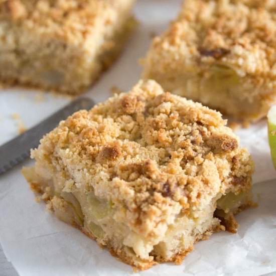 Apple Crumble Cake with Sour Cream