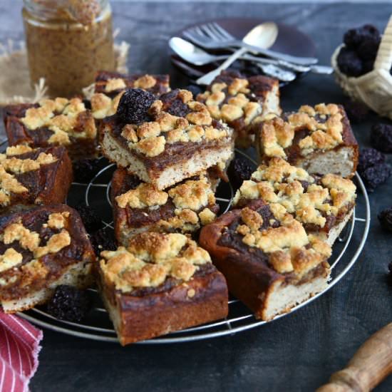 Jujube Spelt Streusel Bars